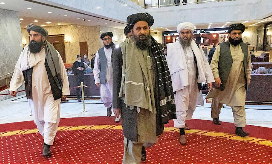 Crece la desconfianza en los cambios prometidos por los talibanes en el poder
