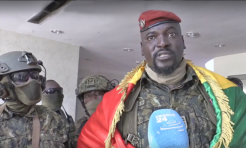 Los golpistas en Guinea convocaron a ex ministros y ordenaron la liberación de presos políticos