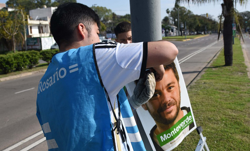Tras las Paso, comenzaron a remover carteles y propagandas políticas en la ciudad  
