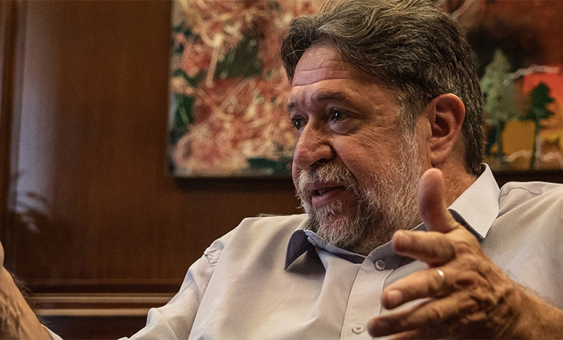 Lozano propuso crear una moneda que «no sea convertible» al dólar