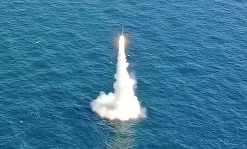Corea del Sur lanza su primer misil desde un submarino y suma tensión en la relación con el norte