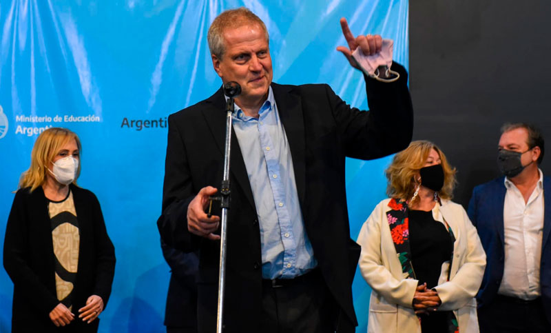 Perczyk presentó nuevo Gabinete de Educación y puso énfasis en recuperar la presencialidad plena
