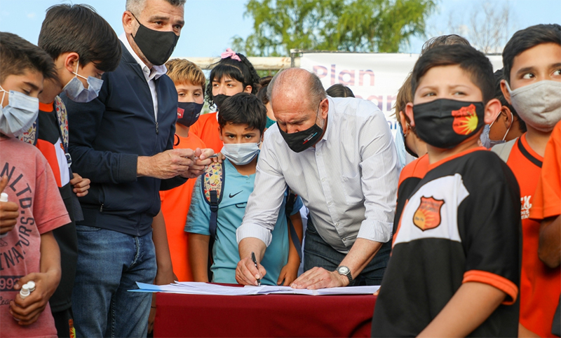 Perotti firmó convenios con Zabaleta por más de 300 millones de pesos