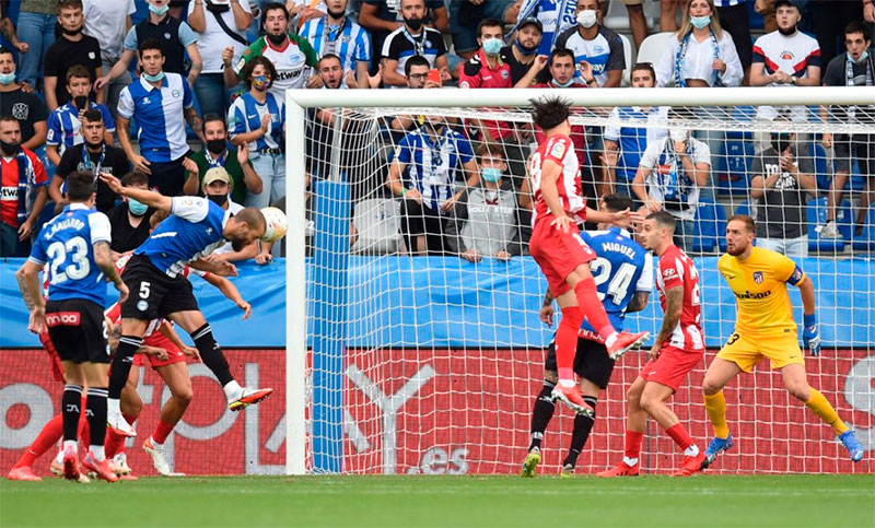 El Atlético de Simeone perdió el invicto contra el débil Alavés