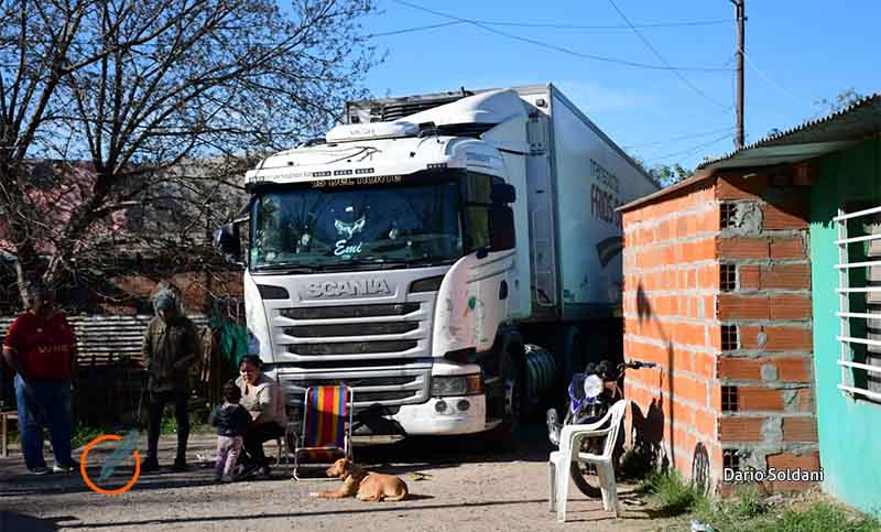 Mangrullo: vecinos piden que reparen los daños que causó un camión que huía de un robo
