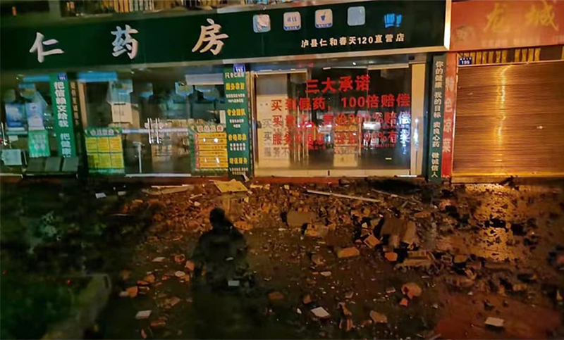 Un fuerte sismo en China provocó tres muertos y decenas de heridos