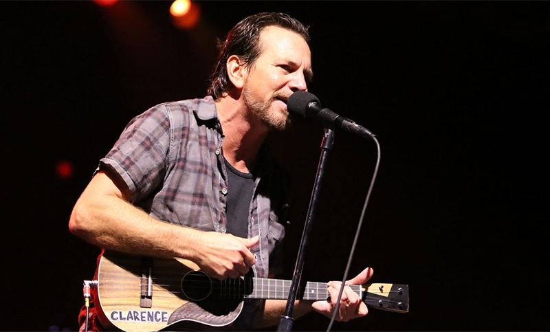 Eddie Vedder lanzó el primer adelanto de su disco solista «Earthling»