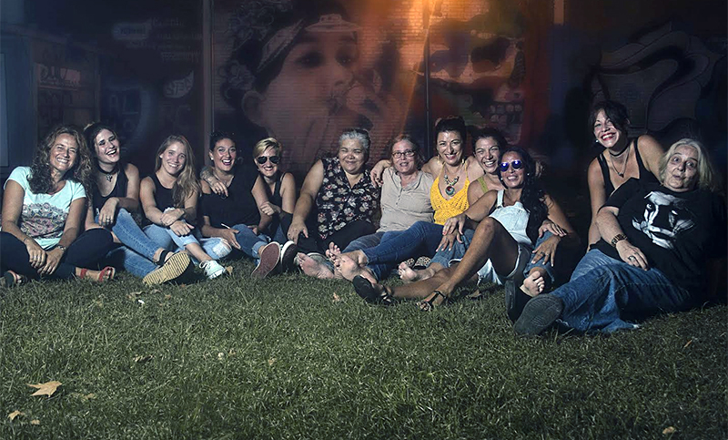 “EstereoTipas”, el show donde músicas rompen el molde reversionando clásicos de Los Palmeras