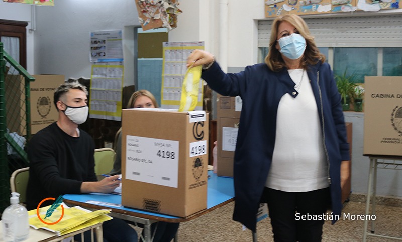 Mónica Fein fue a votar y declaró sus expectativas de «salir adelante»