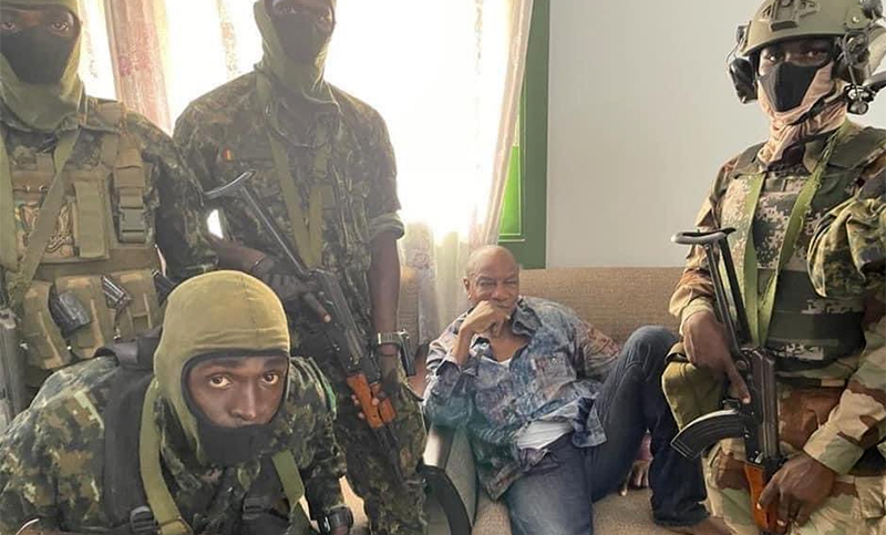 Golpe militar en Guinea: apresaron al presidente y suspendieron la vigencia de la Constitución