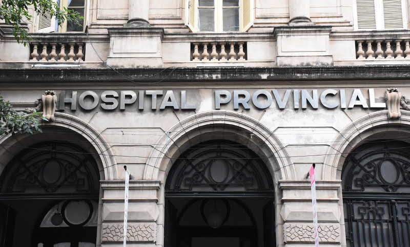 Investigan la muerte de una joven que fue al hospital y se desvaneció al salir