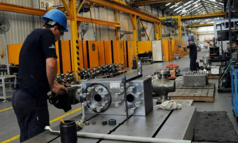 Industria y construcción: empleo privado alcanzó niveles prepandemia