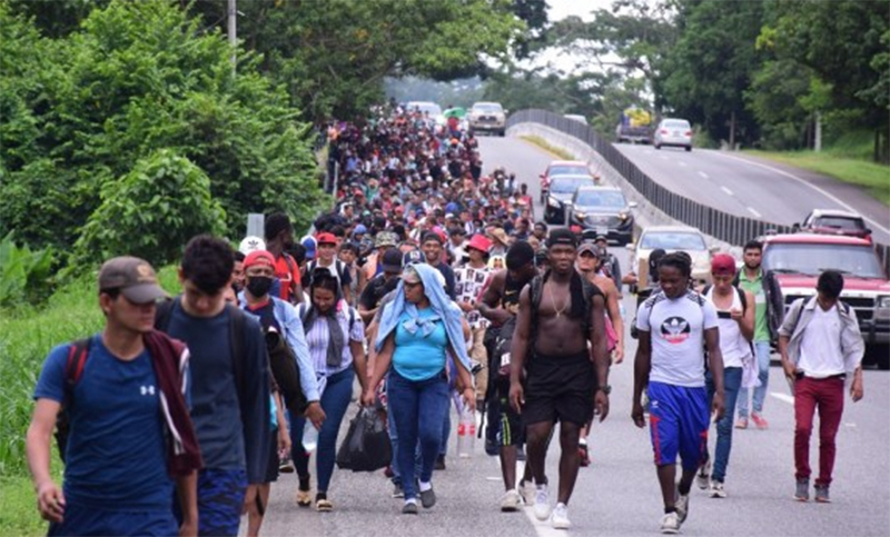 Cuarta y multitudinaria caravana migrante de americanos rumbo a EEUU