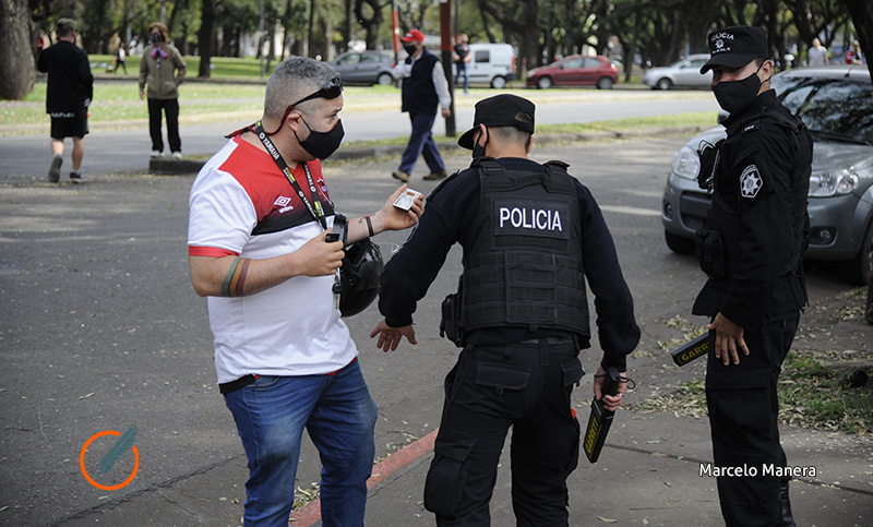 La Policía Federal no será la encargada de chequear que los hinchas estén vacunados, aclaró el Gobierno
