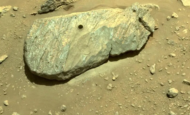 La NASA logró tomar la primera muestra de una roca en Marte con su robot