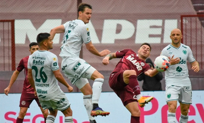 Sarmiento le arruinó la fiesta a Lanús con un penal sobre la hora