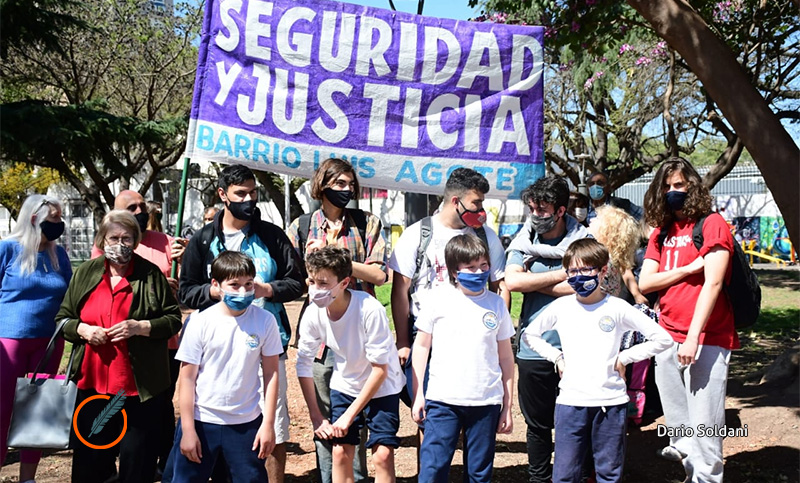 Tras el robo, la comunidad educativa de la escuela Gurruchaga realizó un abrazo solidario