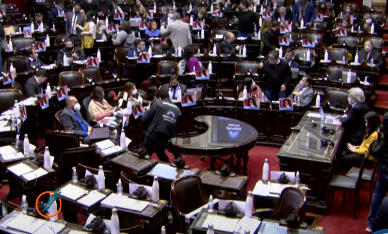 Massa firma una resolución para volver a las sesiones presenciales de Diputados