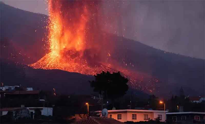 Canarias: el volcán entra en una fase explosiva en el sexto día de erupción