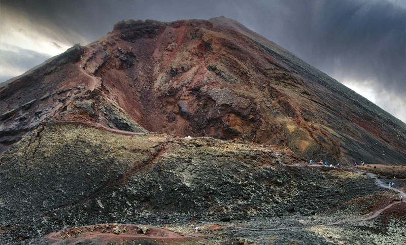 Un volcán fue puesto en alerta máxima en las islas Canarias
