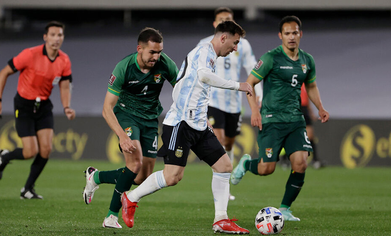 Argentina enfrenta a Uruguay con la misión de ganar para acercarse a Qatar