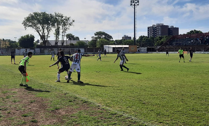 Central Córdoba igualó sin goles ante Laferrere en el Gabino Sosa