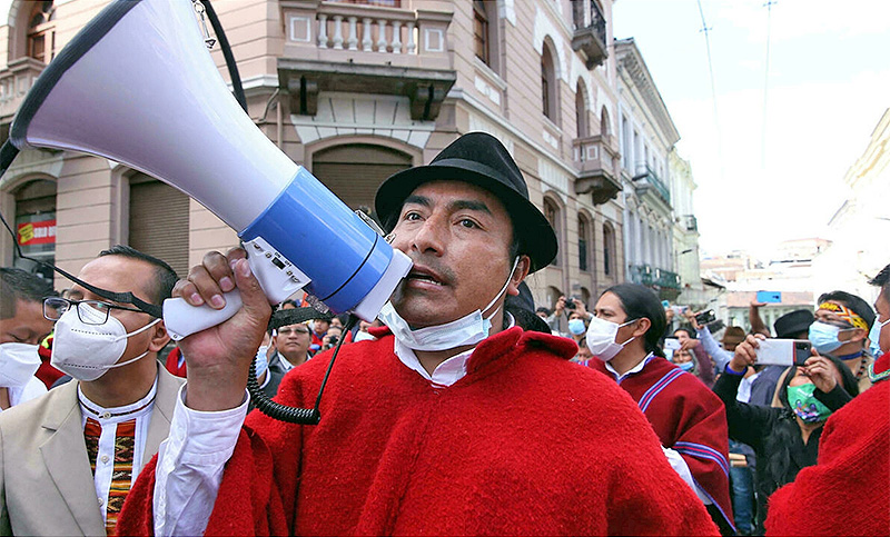 Bajo estado de excepción, indígenas encabezan protestas contra el ajuste en Ecuador