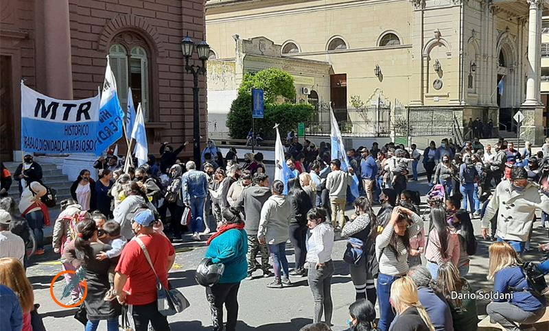 El Movimiento Teresa Rodríguez movilizó a la Municipalidad en reclamo de mercadería para merenderos