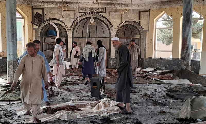 Al menos 50 muertos y 140 heridos por un ataque explosivo en una mezquita