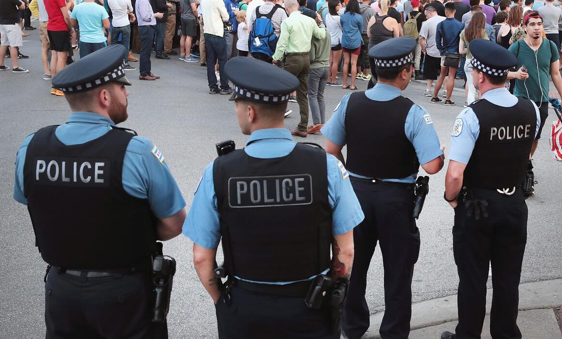 El jefe del sindicato de policías de Chicago se opone a medidas para garantizar la vacunación