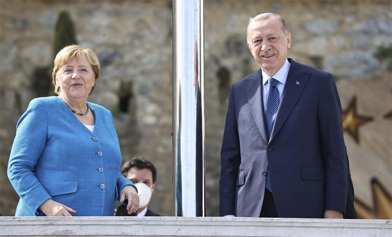 Merkel visitó a Erdogan en Turquía para dejar un mensaje a su sucesor