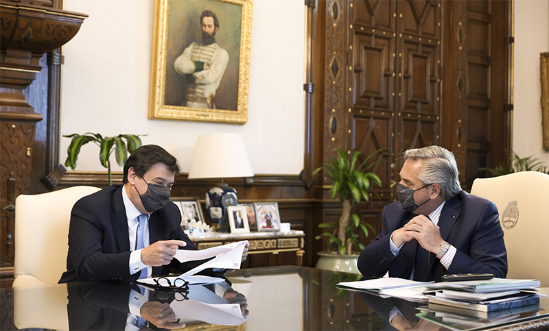 Planes sociales y empleo formal: en el Gobierno preparan anuncio para el lunes
