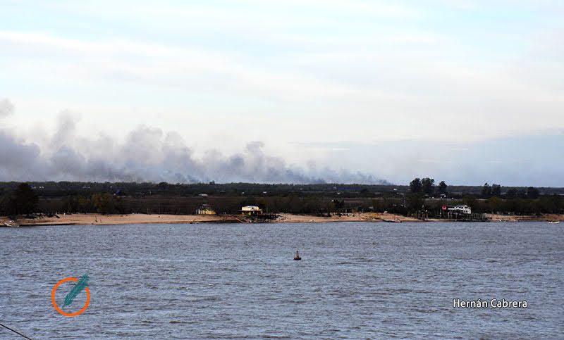 Un nuevo incendio en las islas llenó de humo a la ciudad