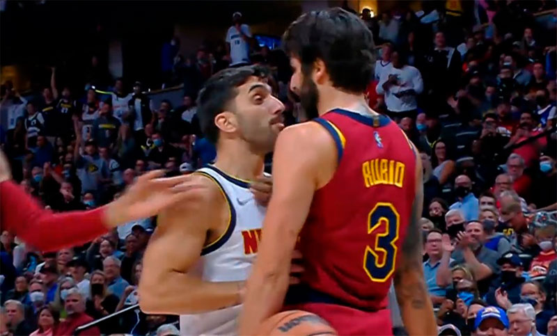 Campazzo protagonizó un picante «mano a mano» con Ricky Rubio