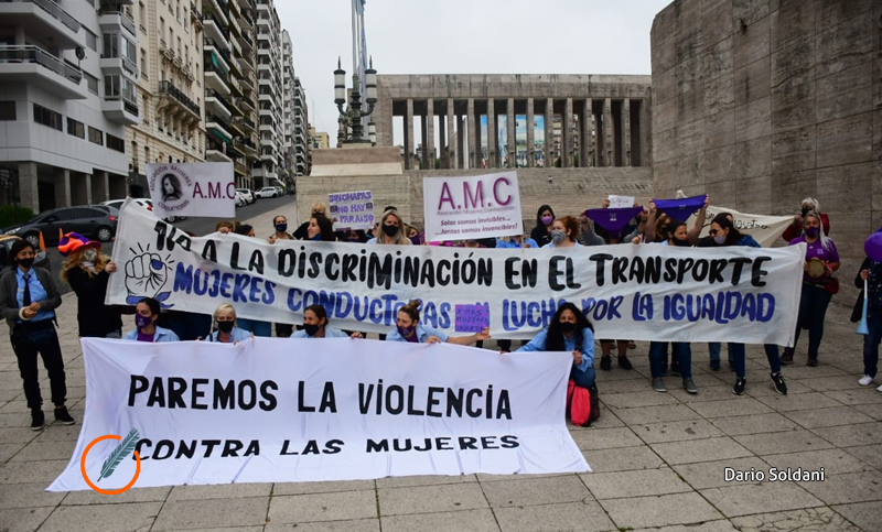 Las colectiveras marcharon al Concejo para exigir paridad de género en el transporte
