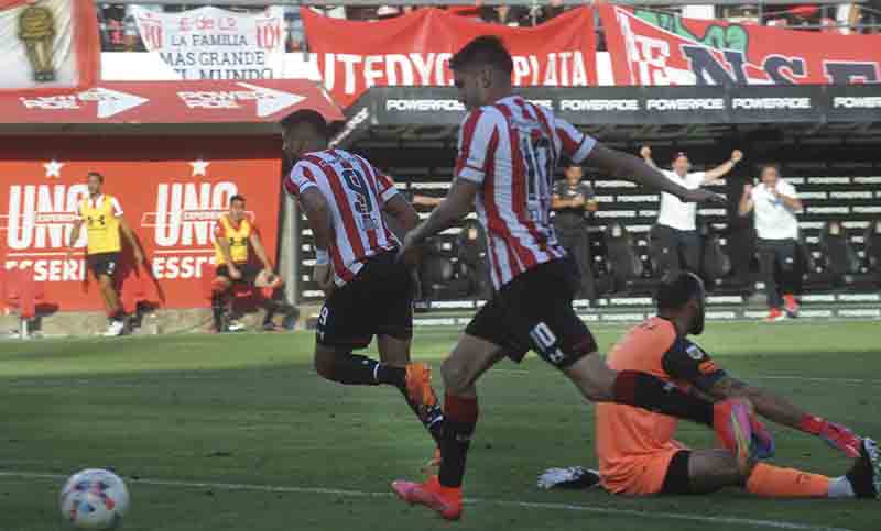 Estudiantes volvió al triunfo con una goleada ante el Globo