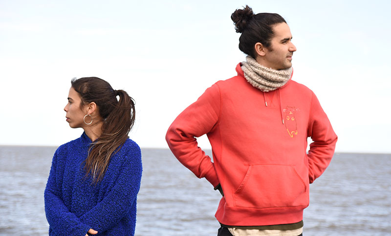 “Caramelos de la nada”: un dúo uruguayo que reversiona clásicos latinoamericanos