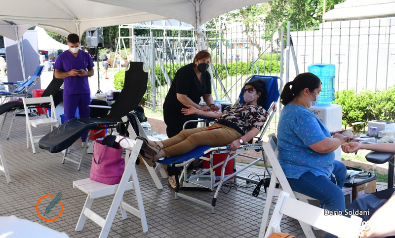 Con gran convocatoria, se realiza una mega colecta de sangre en plaza San Martín