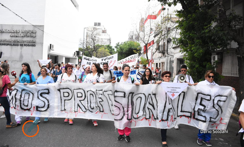 Enfermeros se movilizan por la reglamentación de ley que los profesionaliza