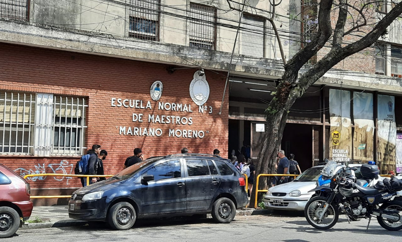 Evacuaron a más de 1.300 alumnos del Normal 3 por amenaza de bomba