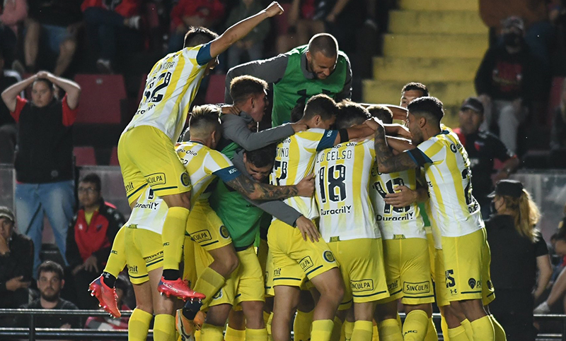 Central fue pura contundencia, goleó a Colón y se ilusiona con la Sudamericana