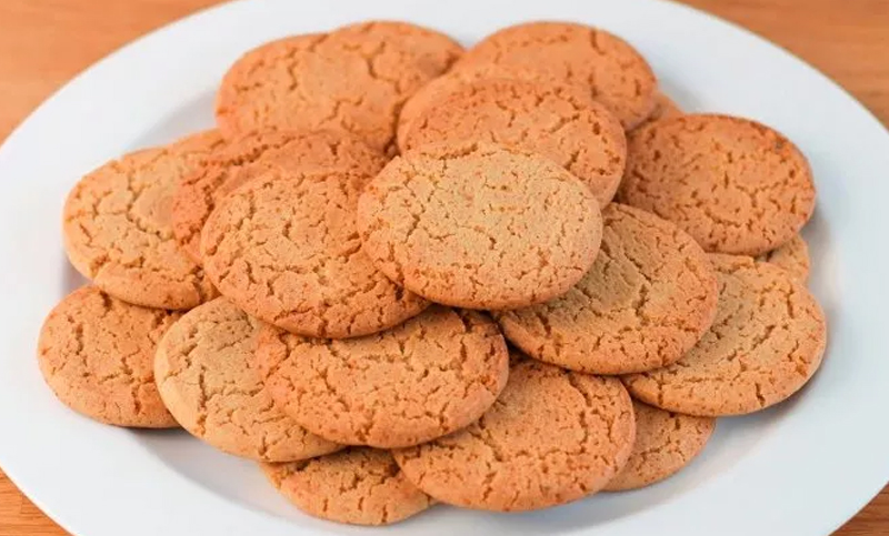 La Anmat prohibió unas galletitas dulces y varios alimentos de una marca