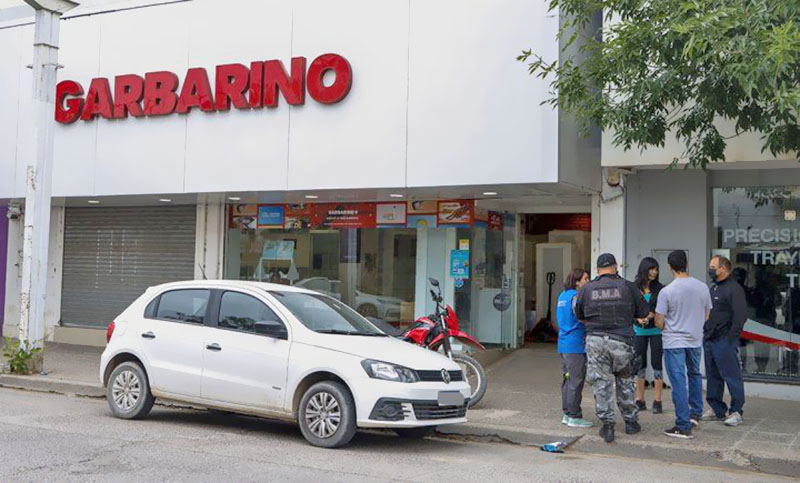 La Justicia permitió sacar la mercadería de Garbarino para pagar a empleados