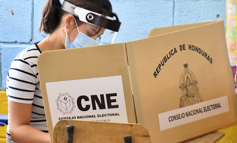 Honduras votó para elegir presidente y aguarda los resultados