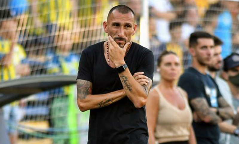 Cholo Giñazú dejó de ser el DT de Atlético Tucumán