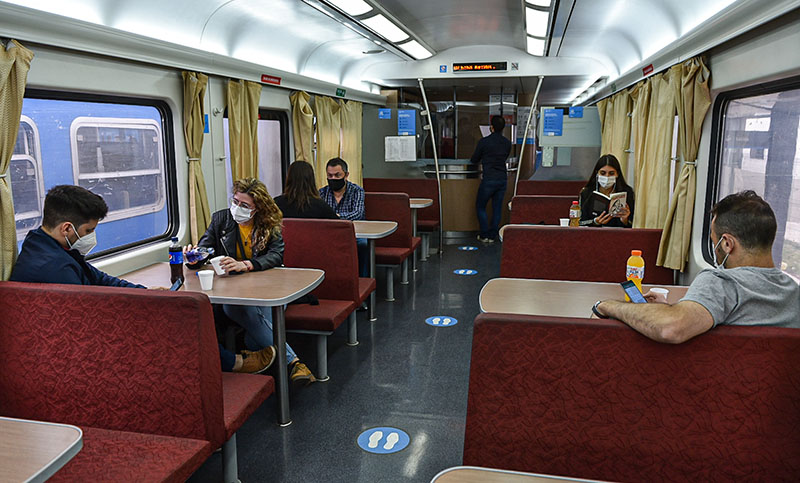 Volvió a funcionar el comedor en los trenes que conectan Rosario y Buenos Aires
