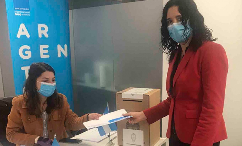Más de 400 mil argentinos residentes en el exterior están habilitados para votar este domingo