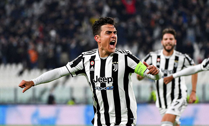Dybala marcó dos goles en la victoria de la Juventus, que aseguró su pase a octavos