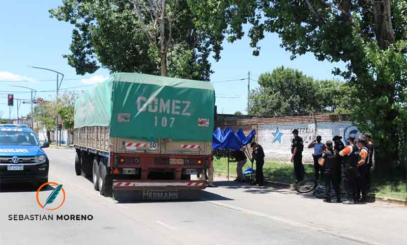 Siniestro fatal: un ciclista murió tras ser atropellado por un camión en zona oeste