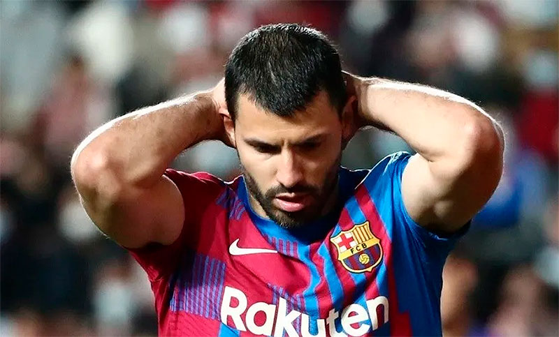 La patología del «Kun» Agüero pone en peligro la continuidad de su carrera